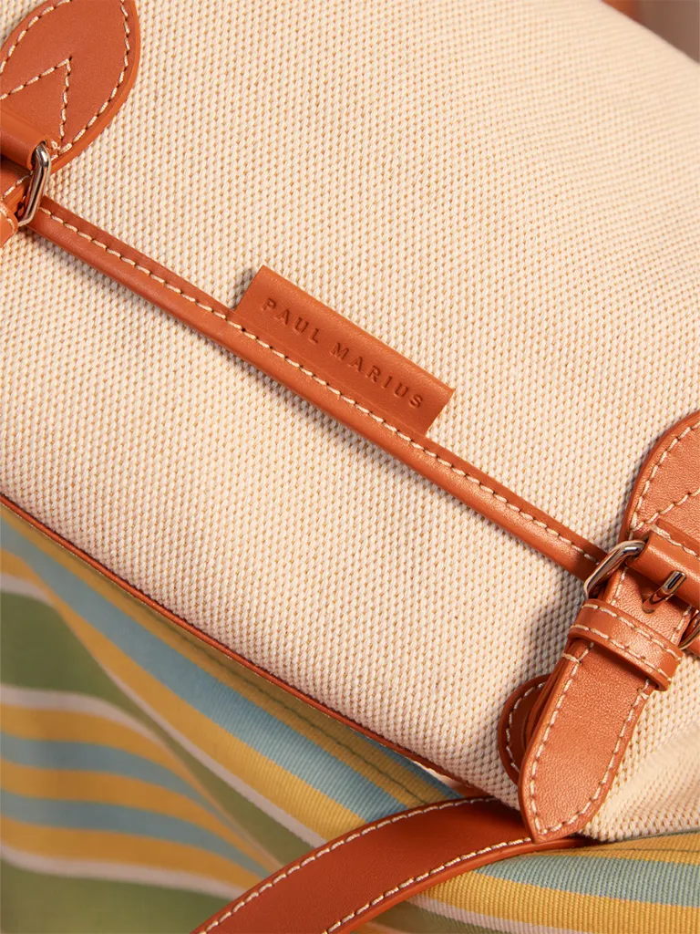 ESCAPADE_FOCUS_LOULOU_TOILE_BEIGE_0948.webp