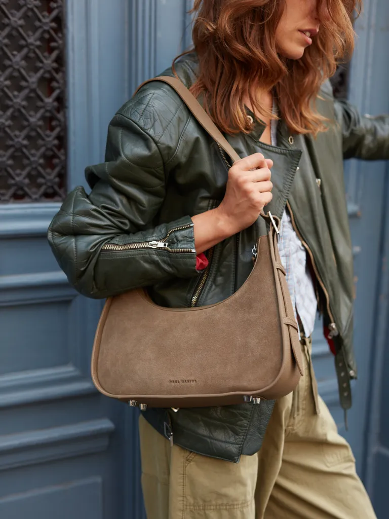 sac_baguette_en_cuir_de_vachette_suede_kaki_paulmarius_victoire_porte_1_d53b.webp