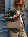 sac_baguette_en_cuir_de_vachette_suede_kaki_paulmarius_victoire_porte_1_d53b.webp