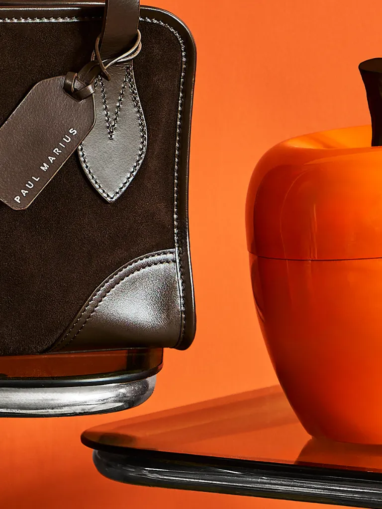 sac_cabas_en_cuir_de_vachette_suede_marron_paulmarius_lecabas_focus_matiere_3211.webp
