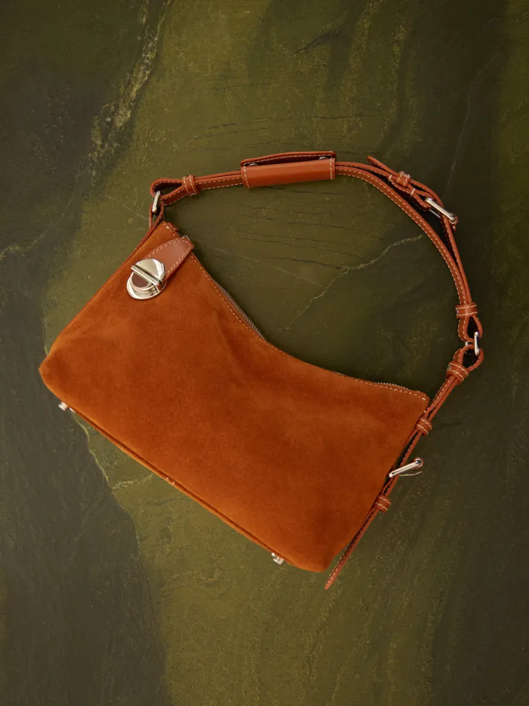 sac_baguette_suede_cuir_fauve_paul_marius_elliott_baguette_nature_morte_1e1e.webp