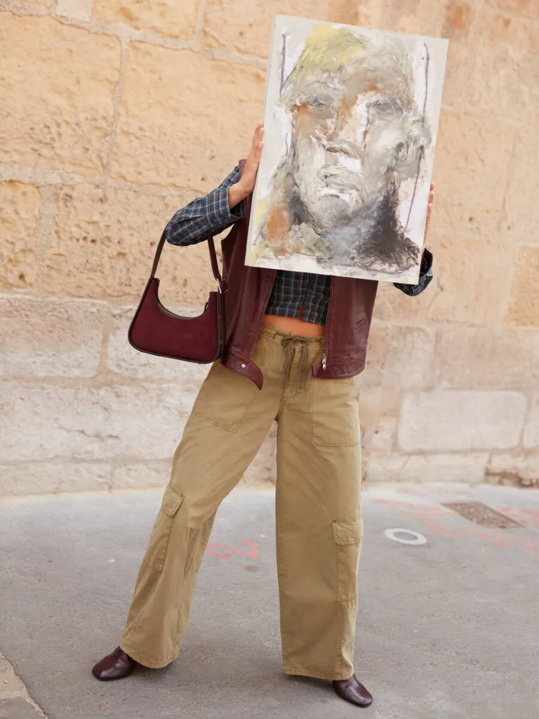 sac_baguette_en_cuir_de_vachette_suede_violet_paulmarius_victoire_porte_2_25f4.webp