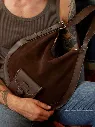 sac_hobo_velours_chocolat_velours_paul_marius_lehobo_porte_02_49b5.webp